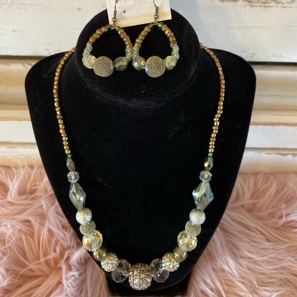 Handmade Beaded Necklace - Picture 4 of 4